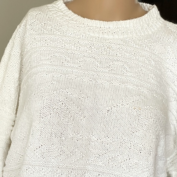 Classic White Sweater Size Medium - Picture 5 of 8